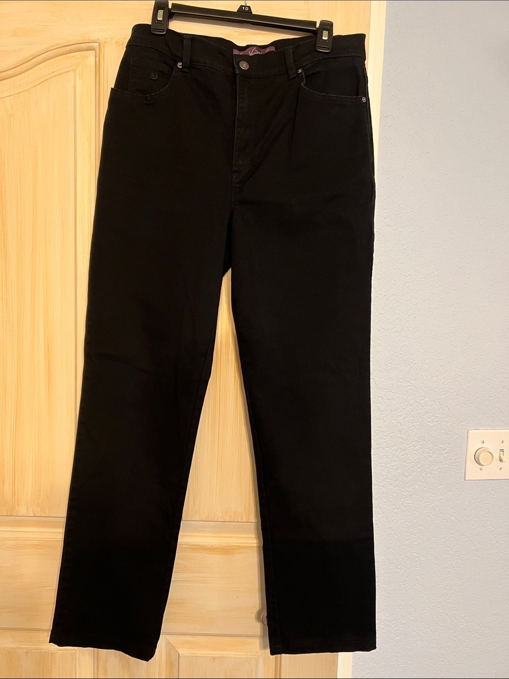 Gloria Vanderbilt Amanda Black Straight Jeans for Women